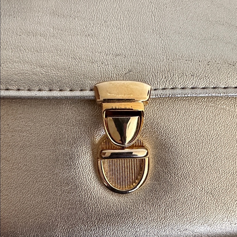 Warren Reed Gold Crossbody Bag - Picture 4 of 10